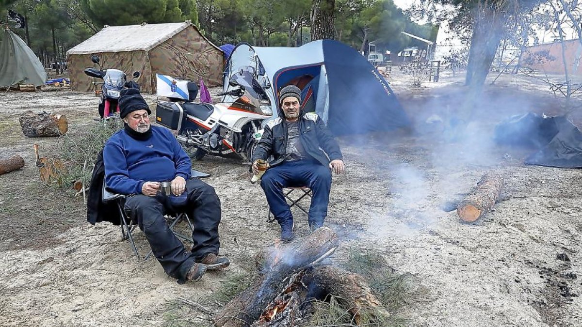 Los primeros moteros ya acampan en Tordesillas, a la espera del inicio de la concentración.-J. M. LOSTAU