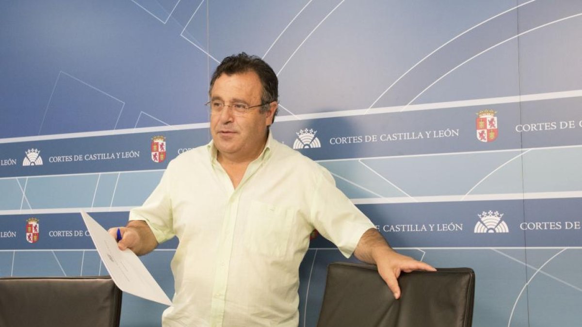 El portavoz de Cultura y Turismo del Grupo Parlamentario Socialista, José Ignacio Martín Benito, hace balance de las políticas de la Junta en materia de turismo y marca las prioridades para el nuevo curso.-ICAL