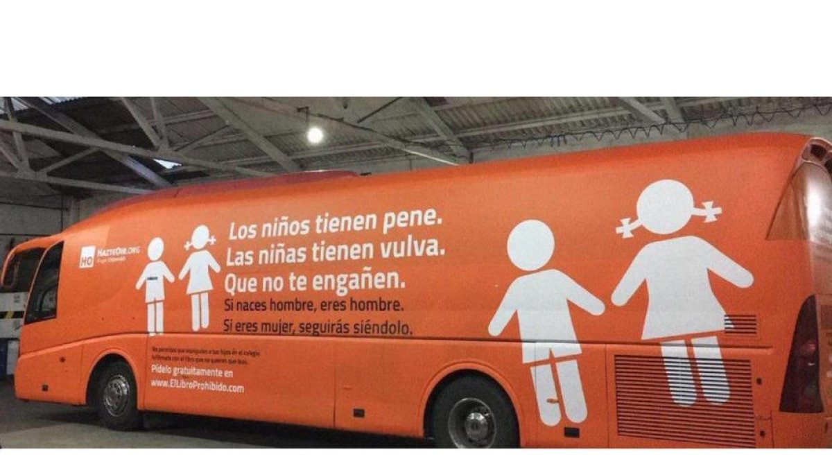 Autobús que publicita la campaña ‘Hazte oir’.-EL MUNDO