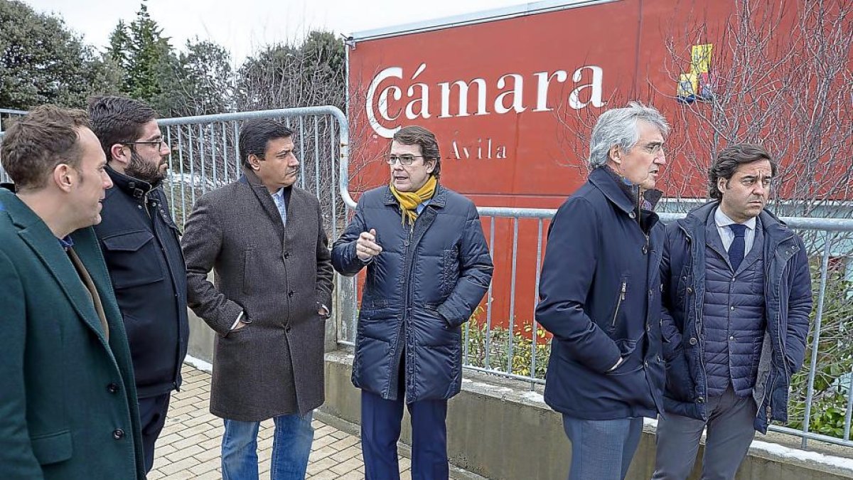 Palencia, Sánchez Cabrera, García, Fernández Mañueco, Rivas y Sahagún, ayer en el Vivero de Empresas de Ávila.-ICAL