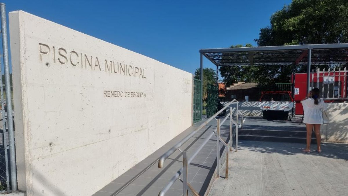 Piscina municipal Renedo de Esgueva.- E.M.