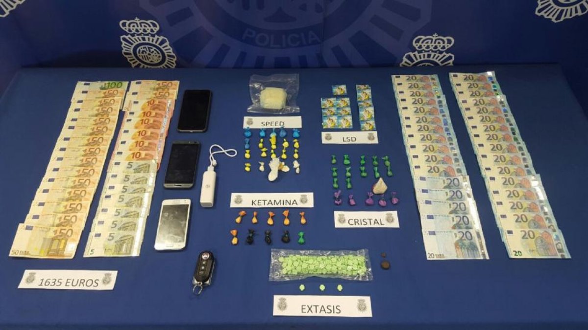 La Policía Nacional detiene a tres personas por tráfico de drogas.-ICAL
