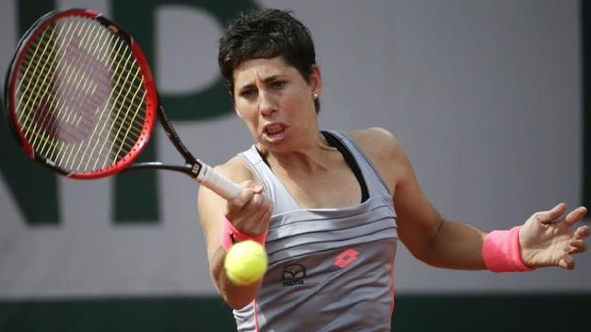 La tenista española Carla Suárez, durante un encuentro de Roland Garros.-AFP / KENZO TRIBOUILLARD