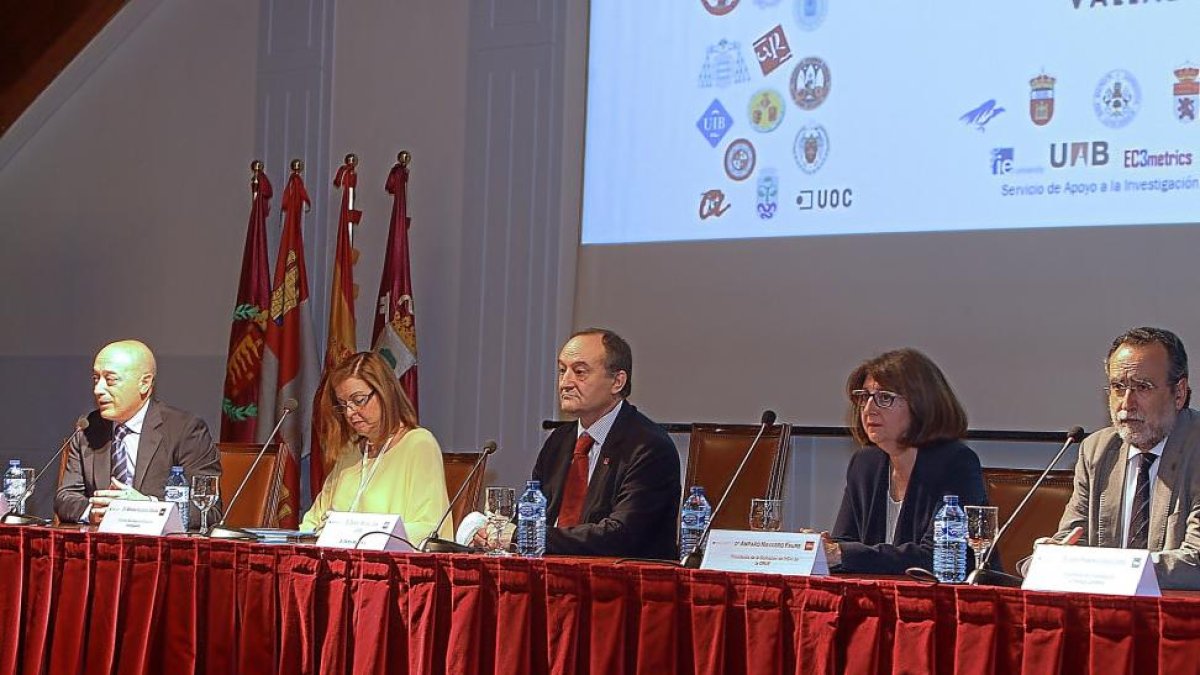 Miguel Ángel Guardia, Marina Villegas, Daniel Miguel, Amparo Navarro y José Ramón López López ayer en el foro-EL MUNDO