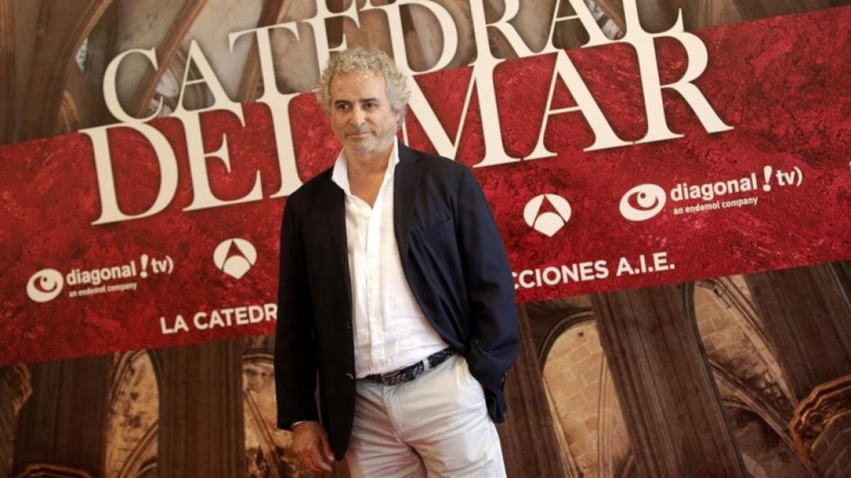 Ildefonso Falcones, en la presentación de la serie televisiva basada en su novela 'La catedral del mar'.-JOSÉ LUIS ROCA