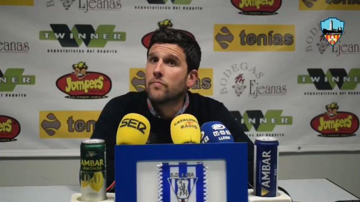 Gerard Albadalejo durante la polémica rueda de prensa.-