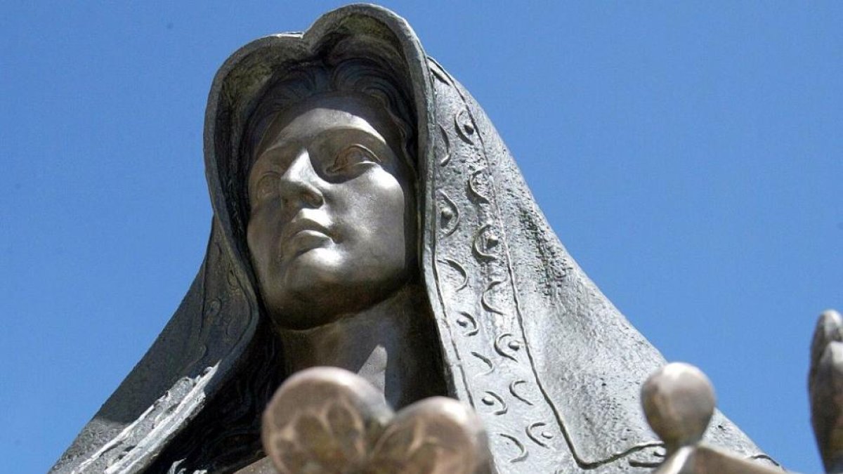 Estatua homenaje de la localidad de Tordesillas a la Reina Juana I de Castilla-ICAL