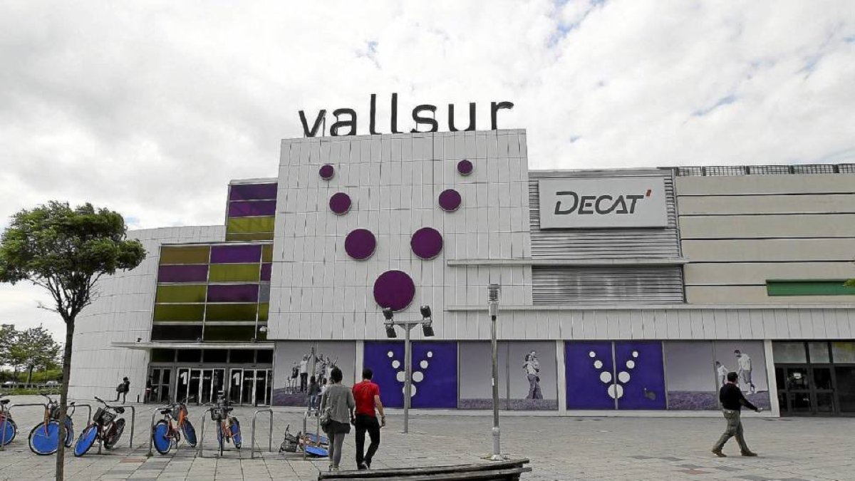 Fachada del centro comercial Vallsur-J.M.Lostau