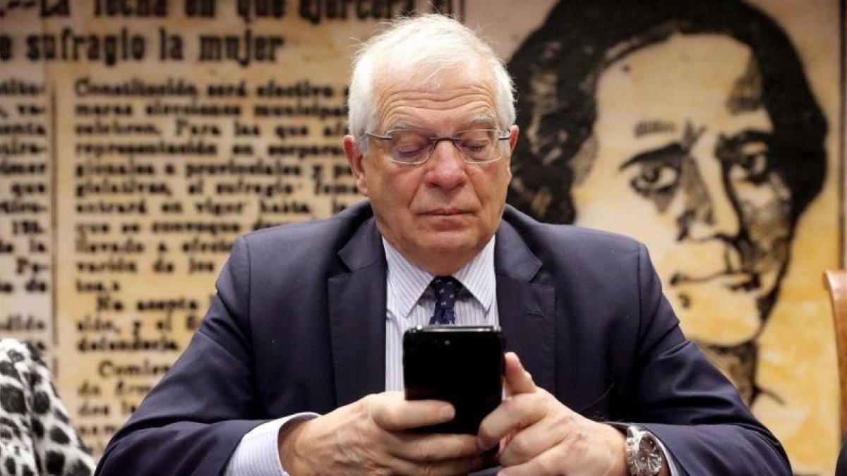 El ministro de Exteriores, Josep Borrell, en su comparecencia en el Senado este jueves.-ZIPI (EFE)