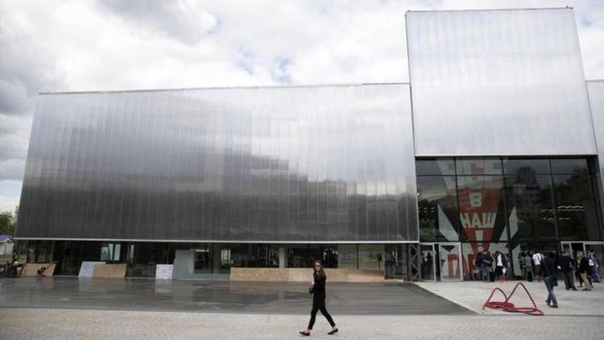 Aspecto experior del centro contemporáneo Garage promovido por Roman Abramóvich en Moscú.-Foto: AP / PAVEL GOLOVKIN