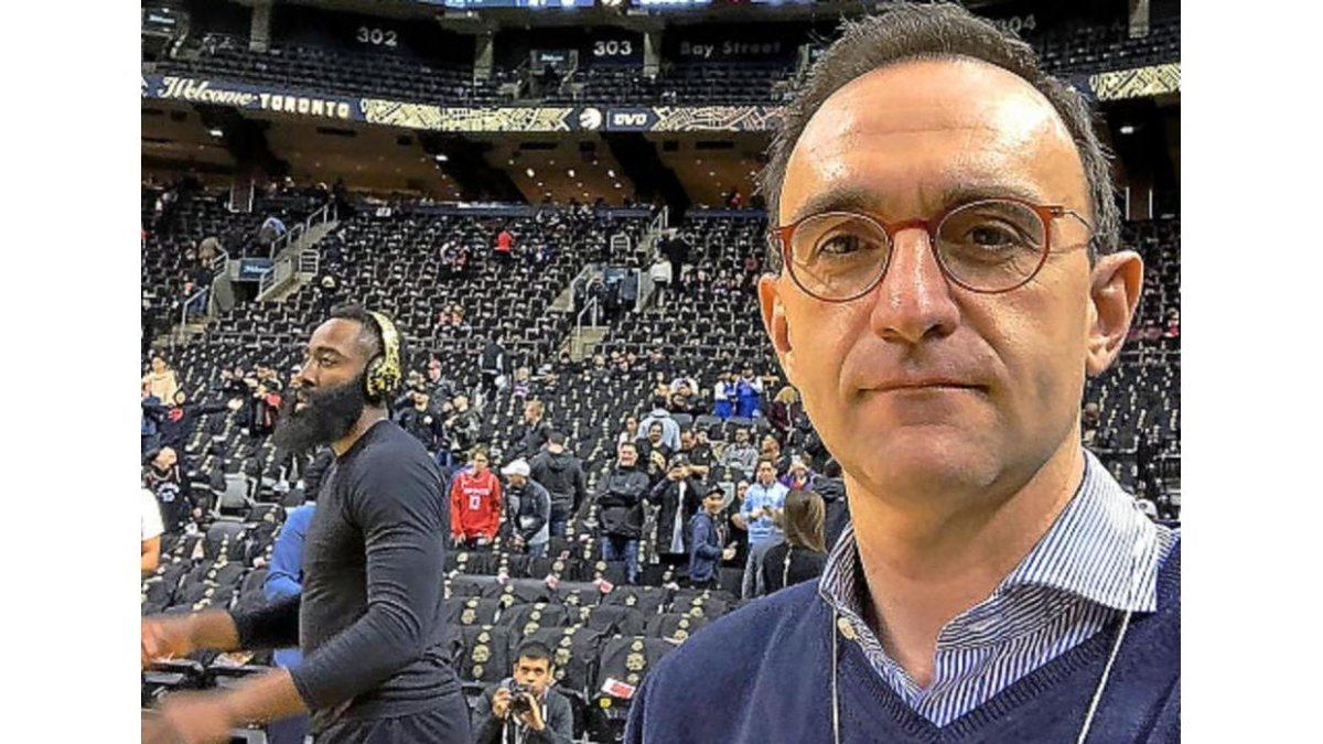 Hugo López, en el ‘Air Canadá Centre’ de Toronto dos horas antes del inicio del partido ante los Houston Rockets.-EM