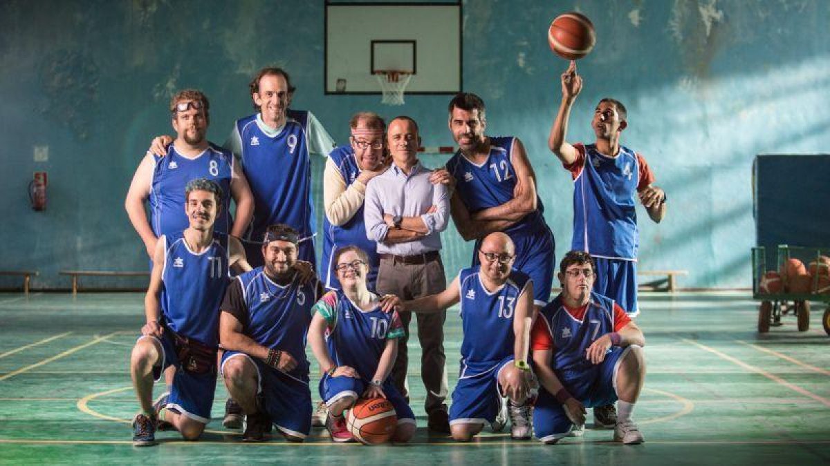 Fotograma de Campeones, que se ha colocado en el número uno de la taquilla-EL PERIÓDICO