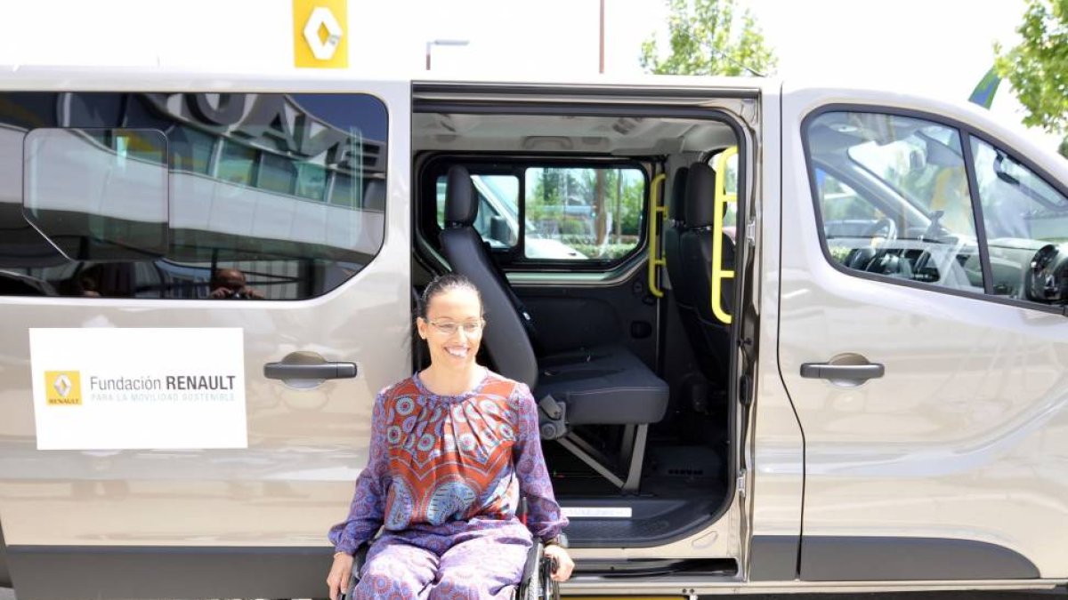Teresa Perales, nadadora paralímpica y embajadora de la Fundación Renault para la Movilidad Sostenible, participa en la presentación del programa 'Renault movilidad para todos'-ICAL