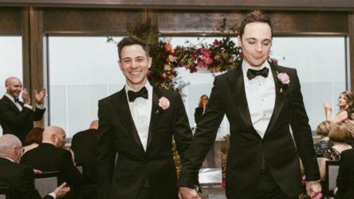 Tod Spiewak y Jim Parsons en la ceremonia.-INSTAGRAM