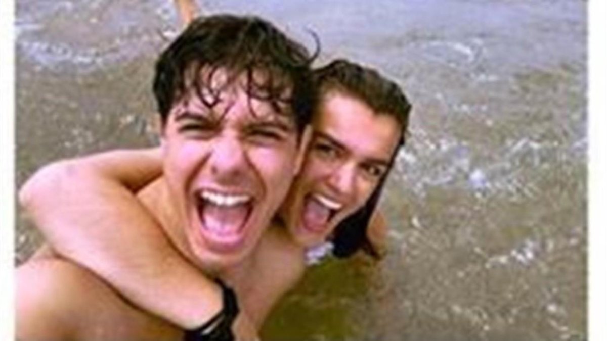 Alfred y Amaia se divierten en la playa.-INSTAGRAM