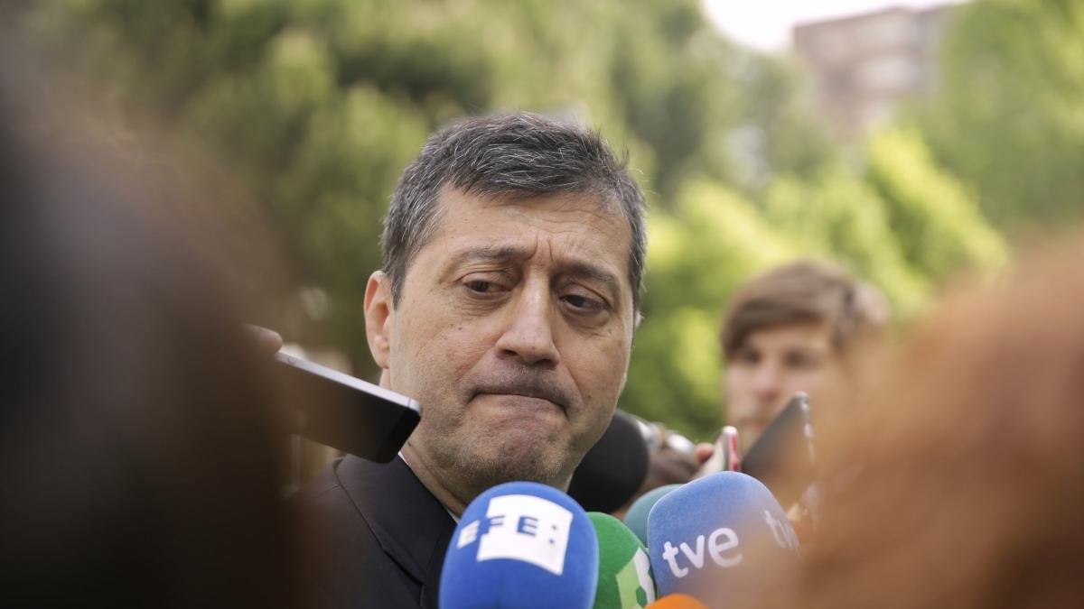 Javier Rodríguez, padre de una de las menores, a la salida del juicio en una imagen de archivo.-OLMO CALVO