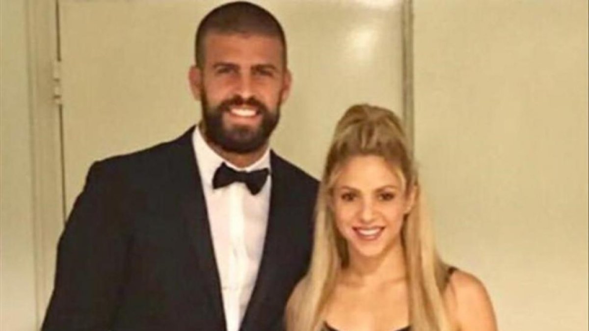 Piqué y Shakira posan en la boda de Messi-