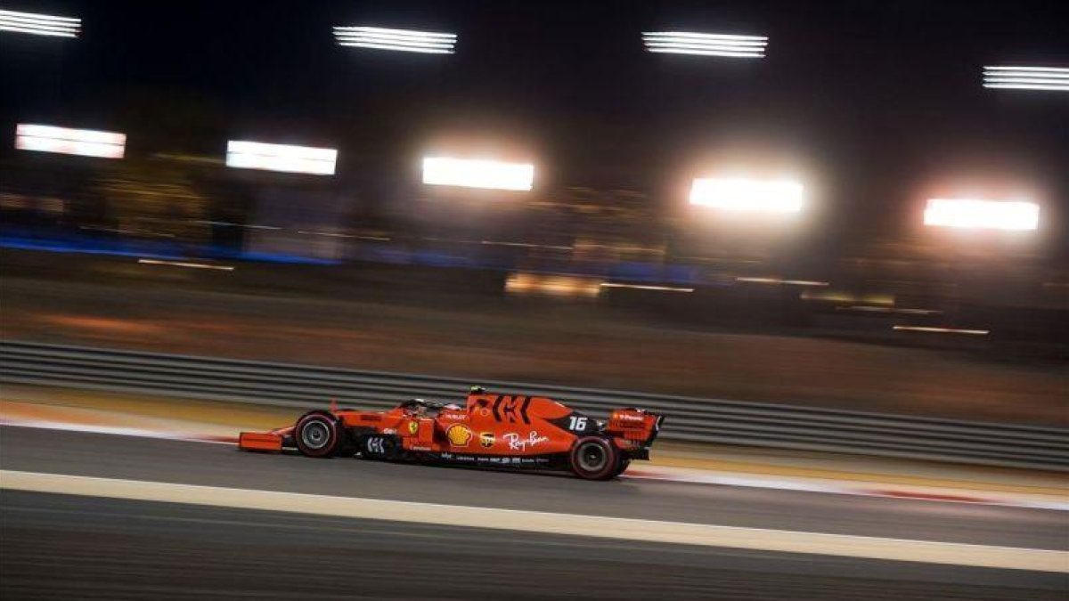 Charles Leclerc, durante su exhibición en Bahréin.-AFP / ANDREJ ISAKOVIC
