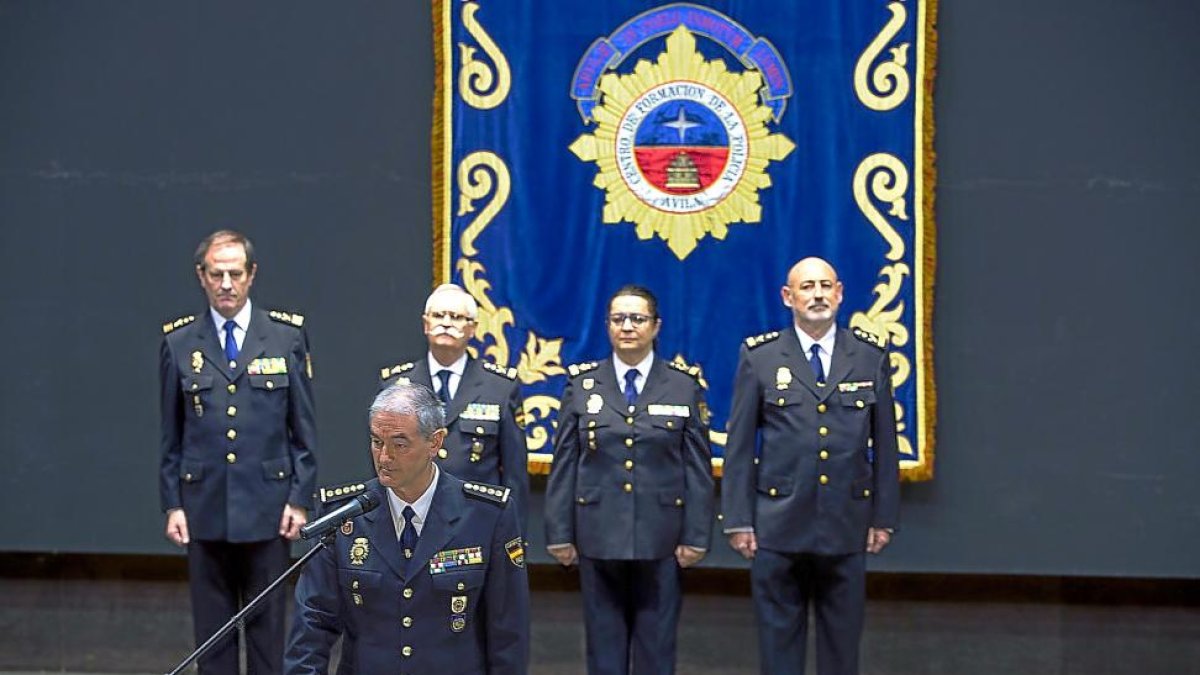 El nuevo director de la Escuela Nacional de Policía de Ávila, el comisario principal José Luis Tejedor.-RICARDO MUÑOZ