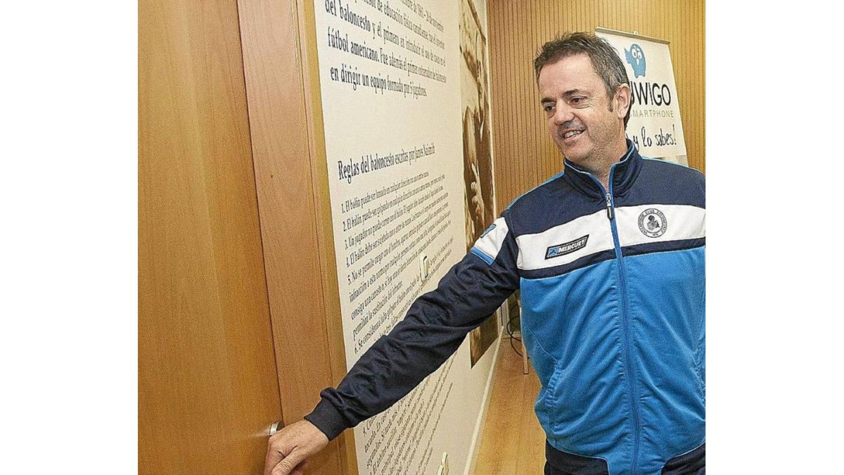 Porfi Fisac abandona la rueda de prensa-P. REQUEJO