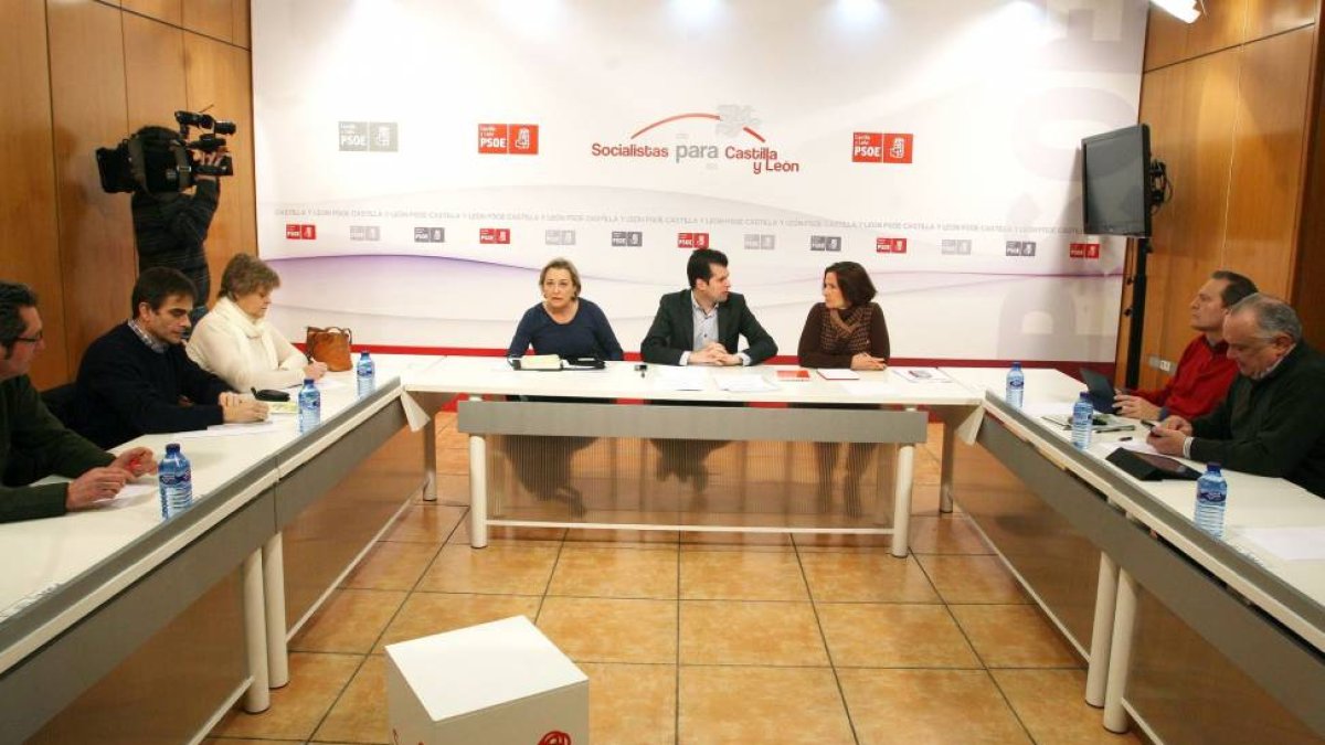 El secretario general del PSOE de Castilla y León, Luis Tudanca, se reúnen con sindicatos y colectivos sanitarios de la Comunidad-Ical