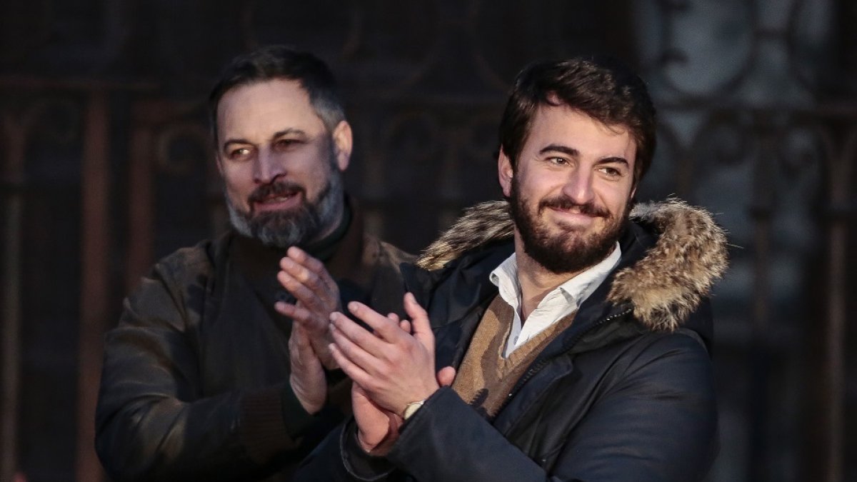 El presidente de Vox, Santiago Abascal, celebra un acto público en León acompañado por el candidato a la Presidencia de la Junta de Castilla y León, Juan García-Gallardo