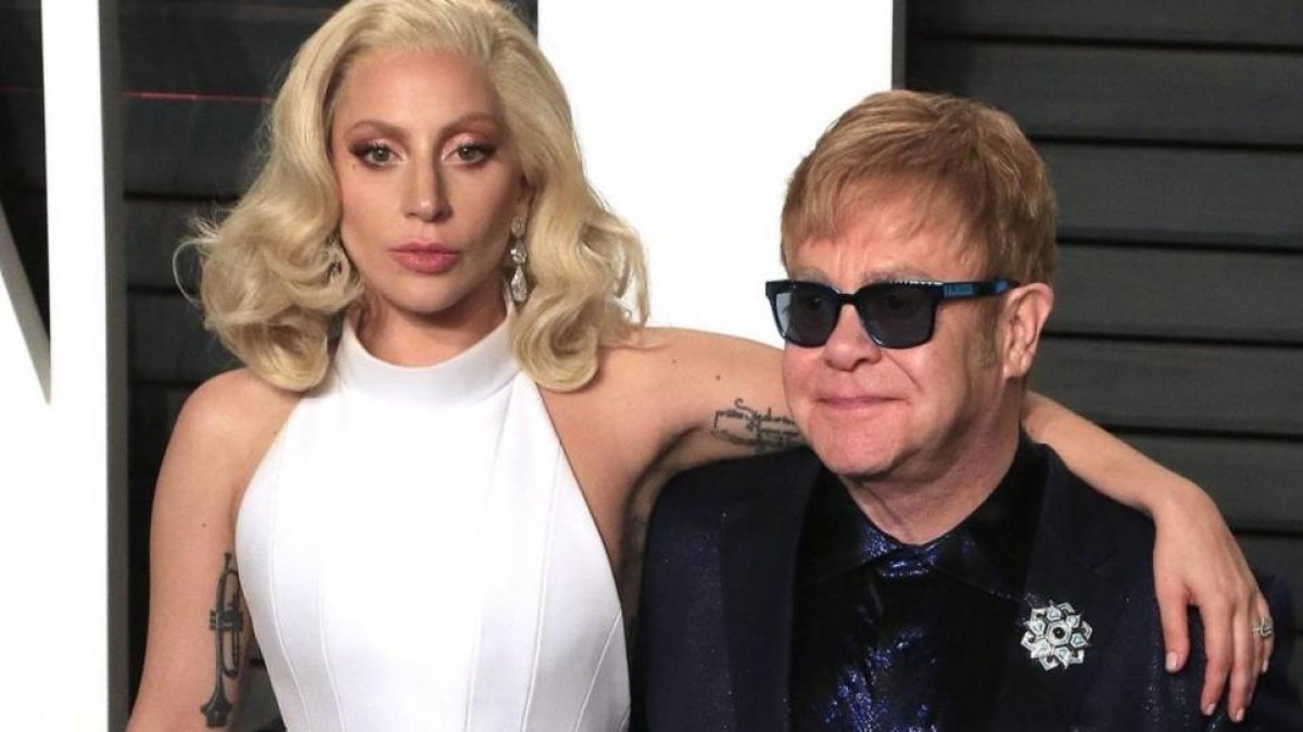 Lady Gaga y Elton John, en la fiesta de 'Vanity Fair' organizada tras la gala de los Oscar, este 28 de febrero.-EFE / NINA PROMMER