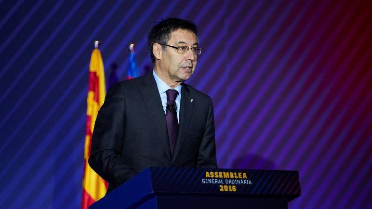 Josep Maria Bartomeu, durante una asamblea del Barça.-ALEJANDRO GARCÍA (EFE)