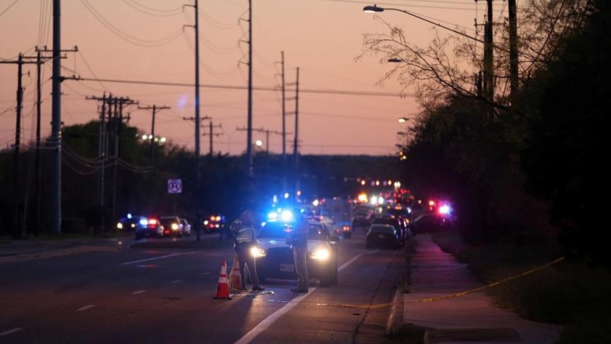 Emergencias atienden el último incidente en Austin-LOREN ELLIOT (REUTERS)