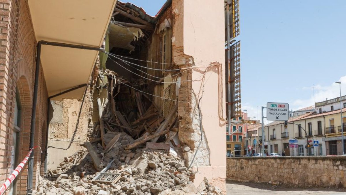 El temporal de lluvias provoca el derrumbe de una casa en Zamora-ICAL