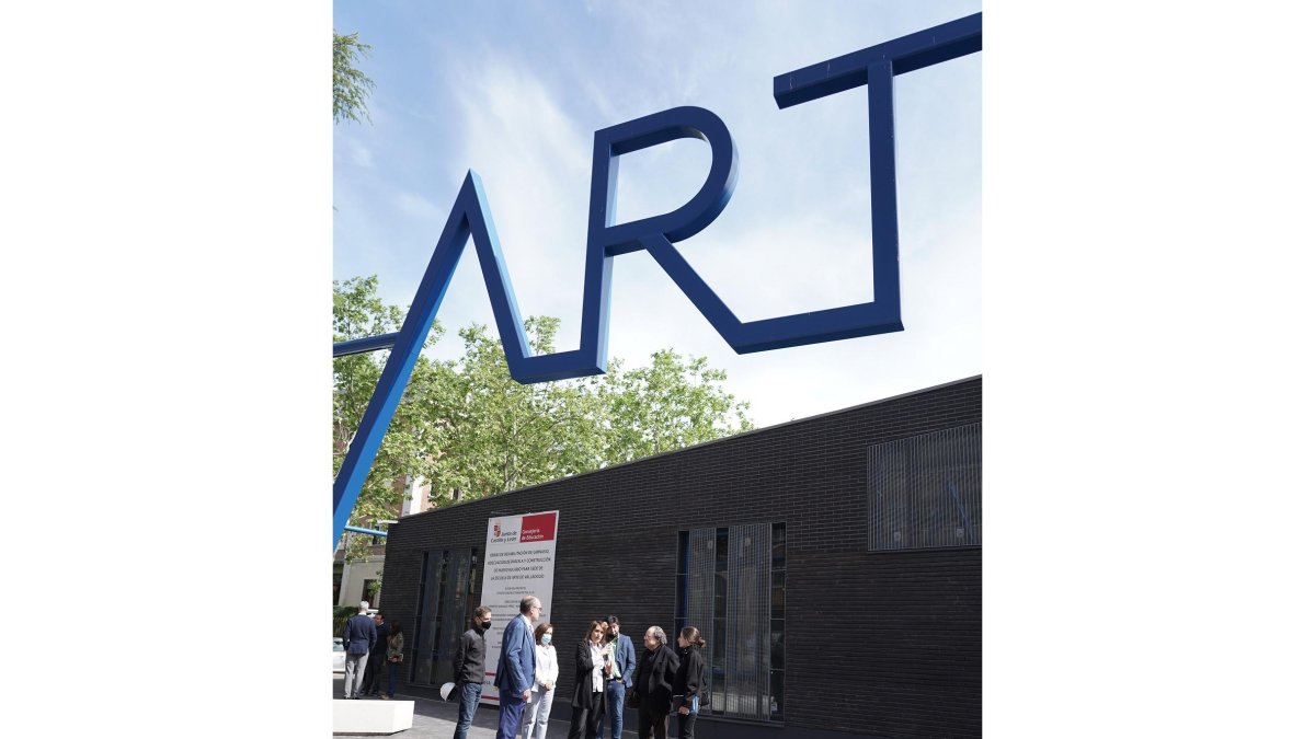 La consejera de educación, Rocío Lucas, visita las obras de la nueva Escuela de Arte de Valladolid.- ICAL
