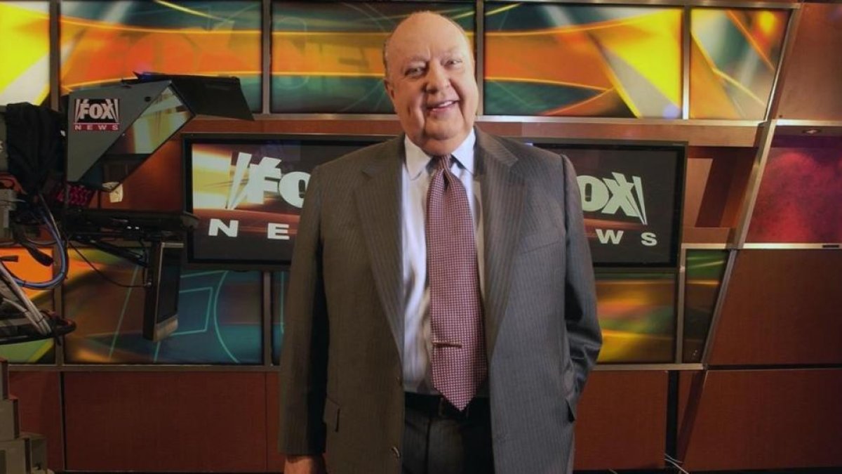 El expresidente del canal de noticias Fox, Roger Ailes, en el estudio de Fox News.-AP / JIM COOPER