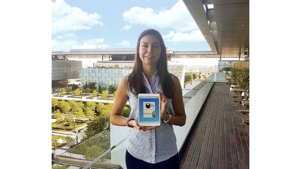 María Manovel, creadora de una aplicación para el diagnóstico de enfermedades del polo anterior del ojo.-EL MUNDO