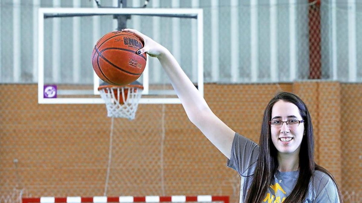 La vallisoletana Cristina Soriano posa en el polideportivo San Isidro,-J.M. LOSTAU