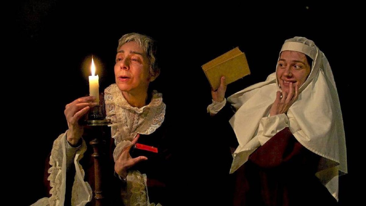Pilar San José y Cristina Calleja en 'Teresa, misere gozoso' de Teatro Corsario.-Jesús Peña