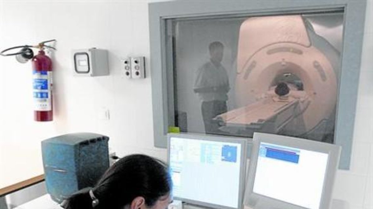 Una prueba de resonancia magnética.-JOAN PUIG