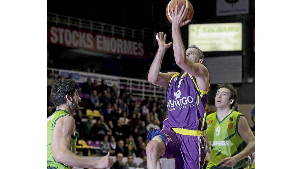 Montañez, el mejor del partido, entra a canasta pese a la oposición de Portález y Servera-Pablo Requejo