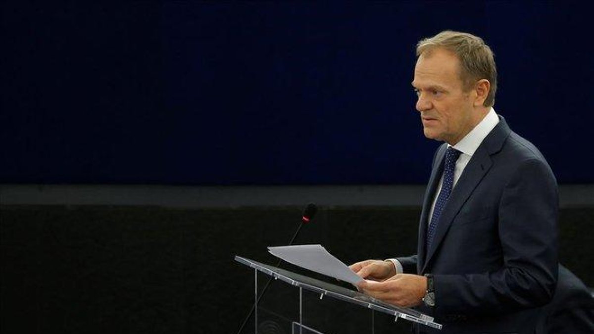 El presidente del Consejo Europeo, Donald Tusk, en la Eurocámara.-VINCENT KESSLER (REUTERS)
