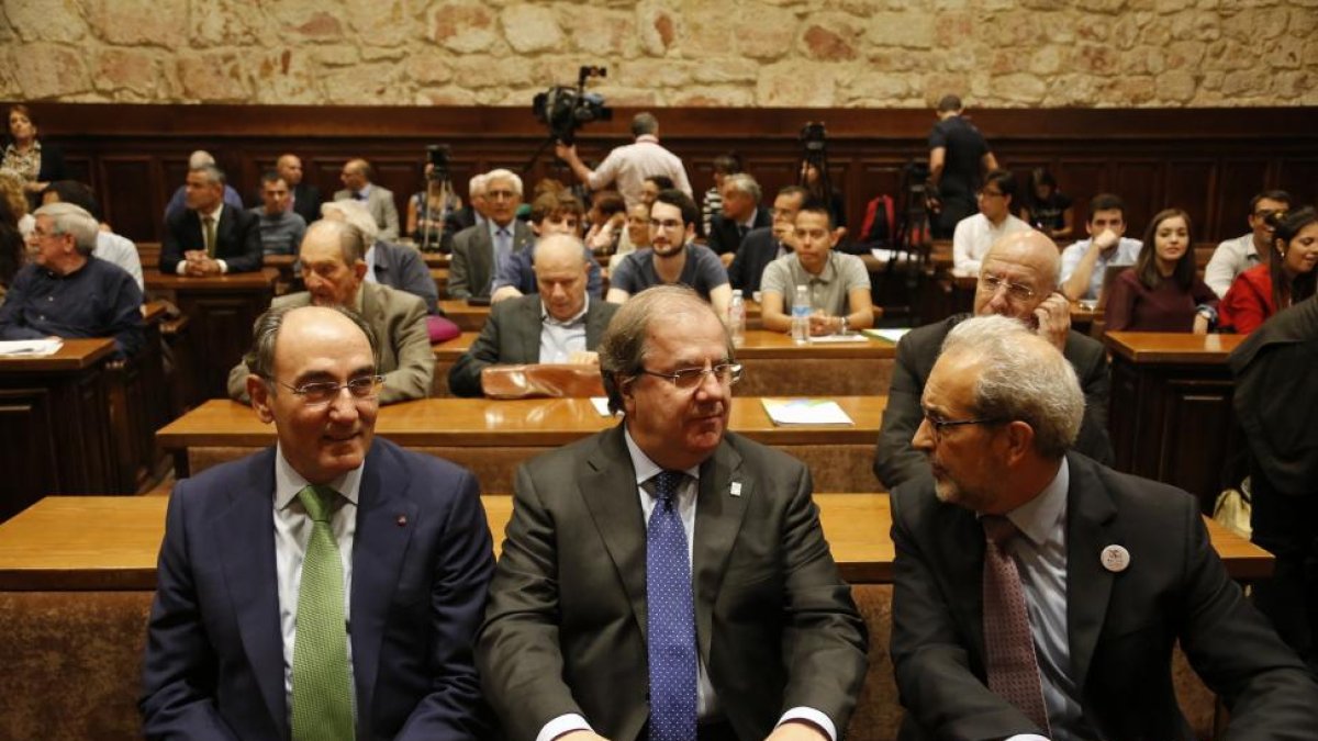 Sánchez Galán, Herrera y Daniel Hernández, rector de la USAL.-ICAL