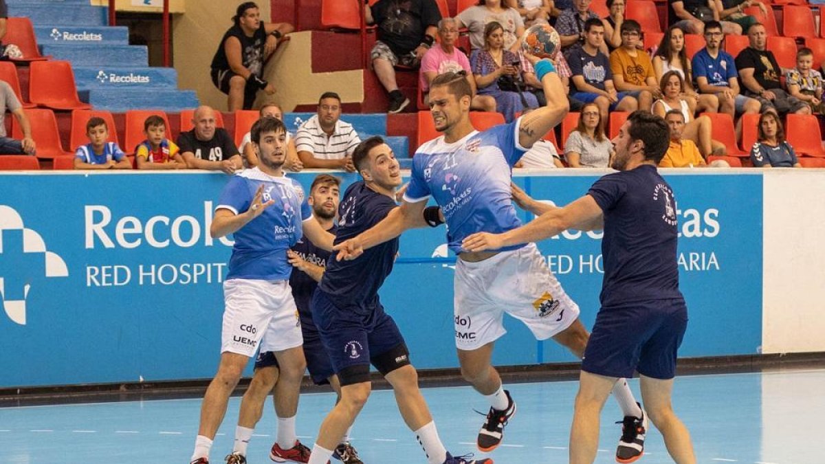 Ruben Río lanza durante el último amistoso ante Zamora.-E. M.
