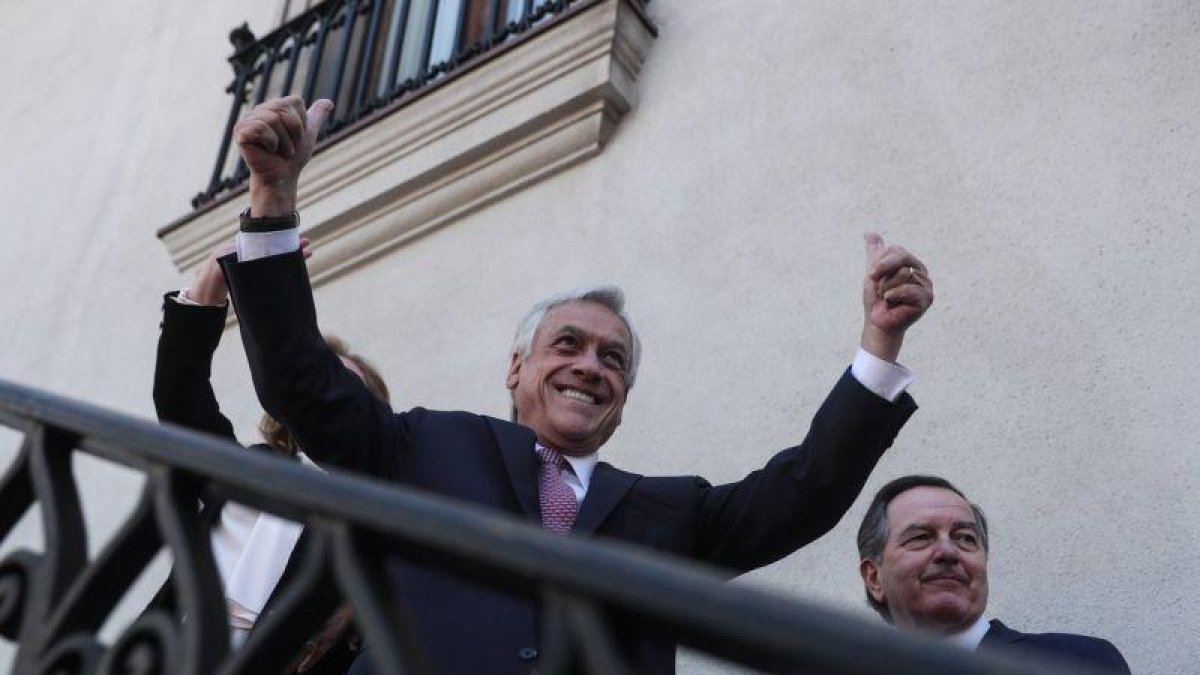 El presidente de Chile, Sebastian Piñera, y el canciller chileno Roberto Ampuero.-EFE