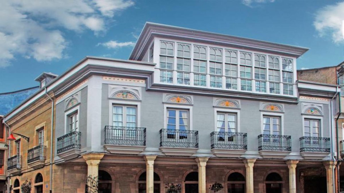 Fachada del edificio, erigido a fiales del siglo Diecinueve-I. M. / L. P.