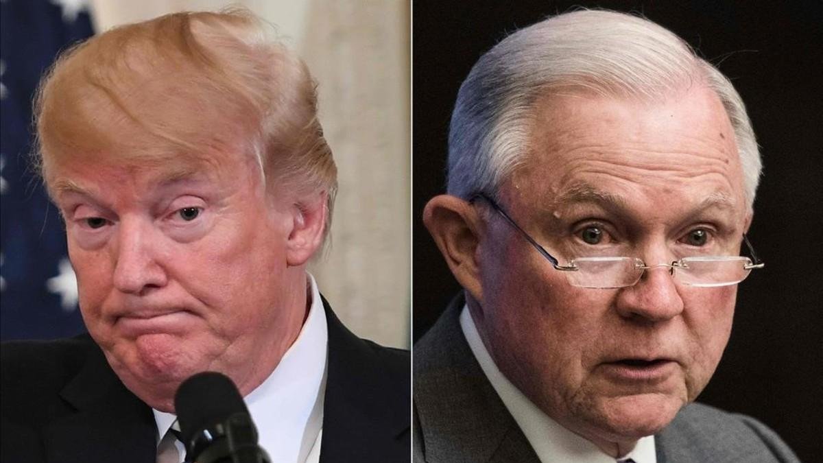 El presidente de EEUU, Donald Trump, y el fiscal general, Jeff Sessions.-SAUL LOEB (AFP)