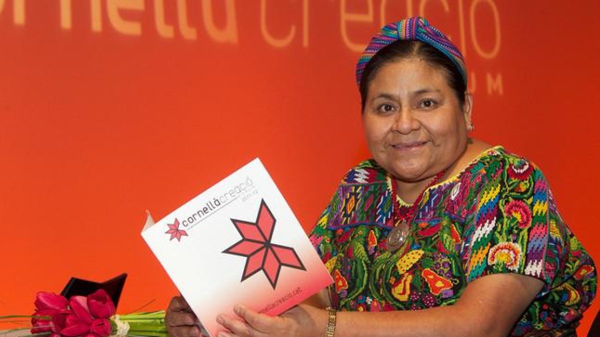 Rigoberta Menchú fotografiada en Cornellà aprovechando su visita al Fòrum el pasado 2 de marzo.-EL PERIÓDICO