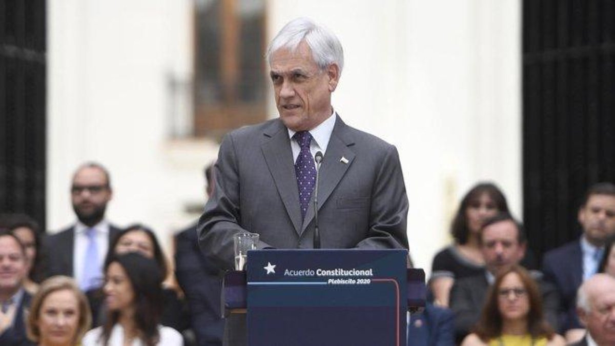 El presidente de Chile, Sebastián Piñera, pronuncia un discurso en La Moneda el pasado 23 de diciembre.-EFE