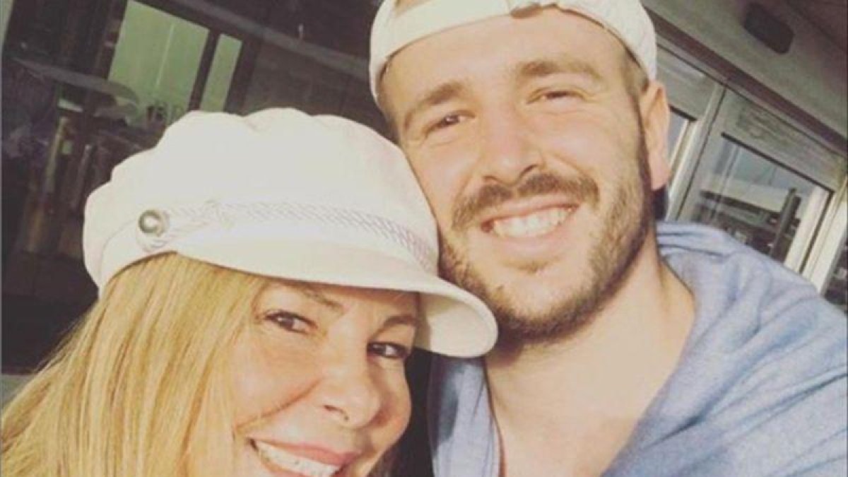 Álex Lequio con su madre Ana Obregón.-INSTAGRAM