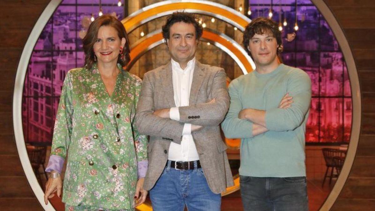Samantha Vallejo-Nágera, Pepe Rodríguez y Jordi Cruz, jueces del concurso de TVE-1 Masterchef 7.-