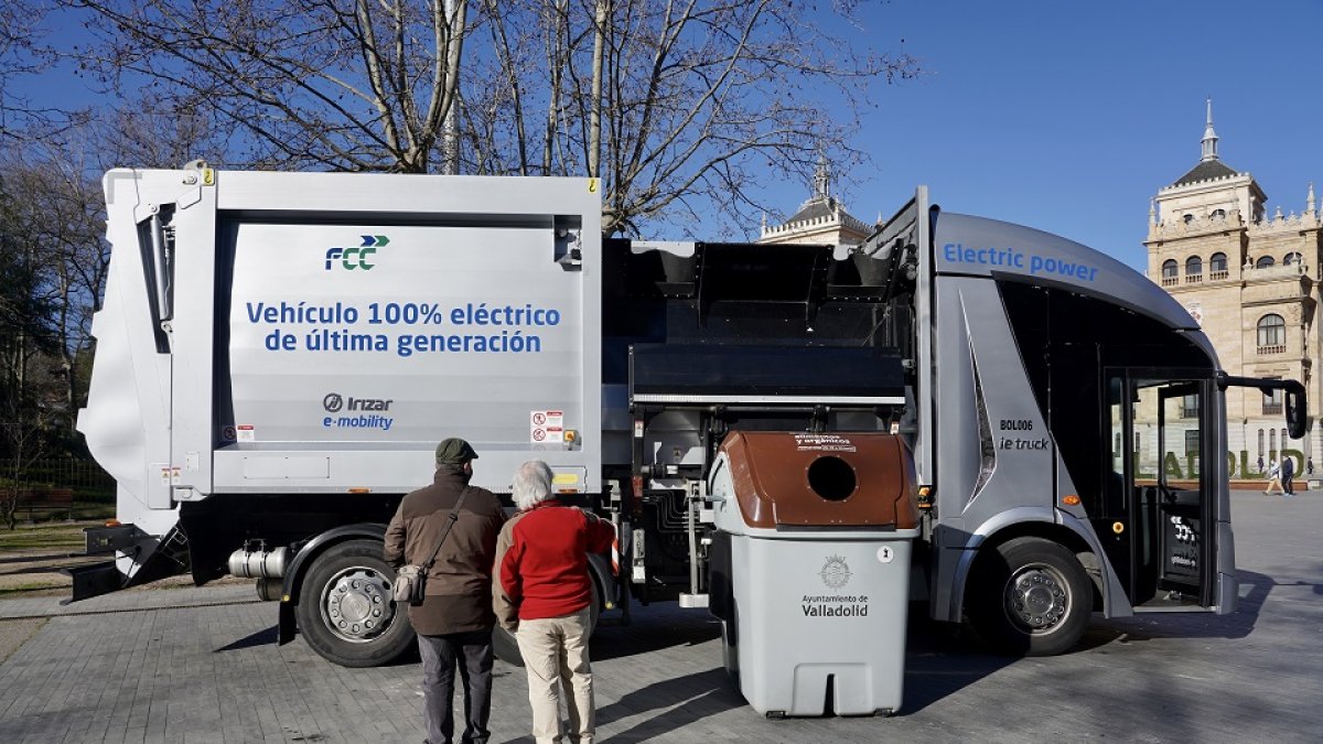 Prototipo de vehículo eléctrico de recogida de residuos del Ayuntamiento de Valladolid. | ICAL