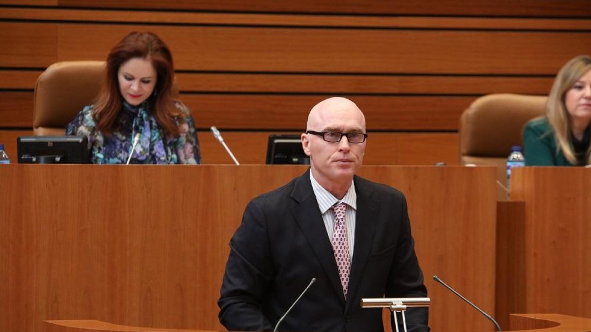 Mike Hansen durante su intervención en las Cortes Generales.-EL MUNDO