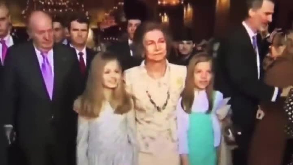 El vídeo en el que puede verse el desencuentro entre Letizia y Sofía.-/ YOUTUBE